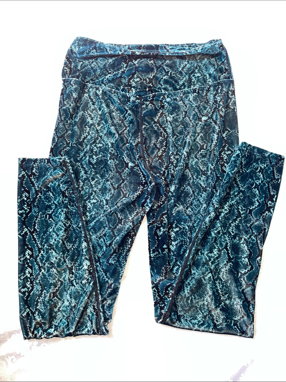 NWOT Carbon38 Teal and Black Snake-Print Leggings.  Size Large. - Picture 2 of 4